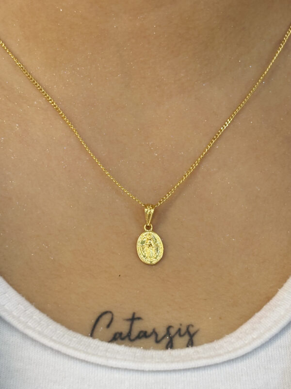 Cadena cubana 50cm y dije medalla milagrosa  oro amarillo