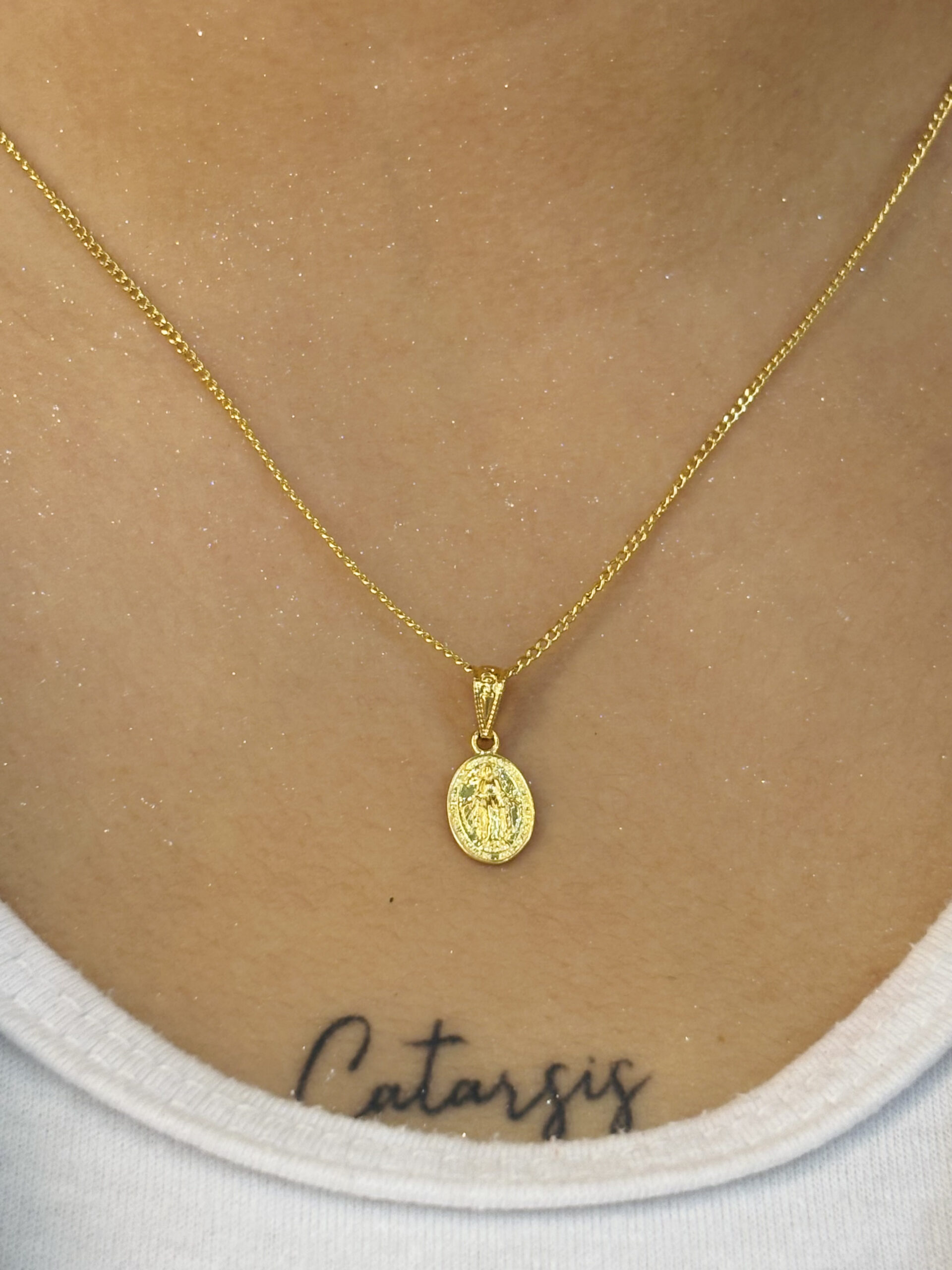 Cadena cubana 50cm y dije medalla milagrosa  oro amarillo
