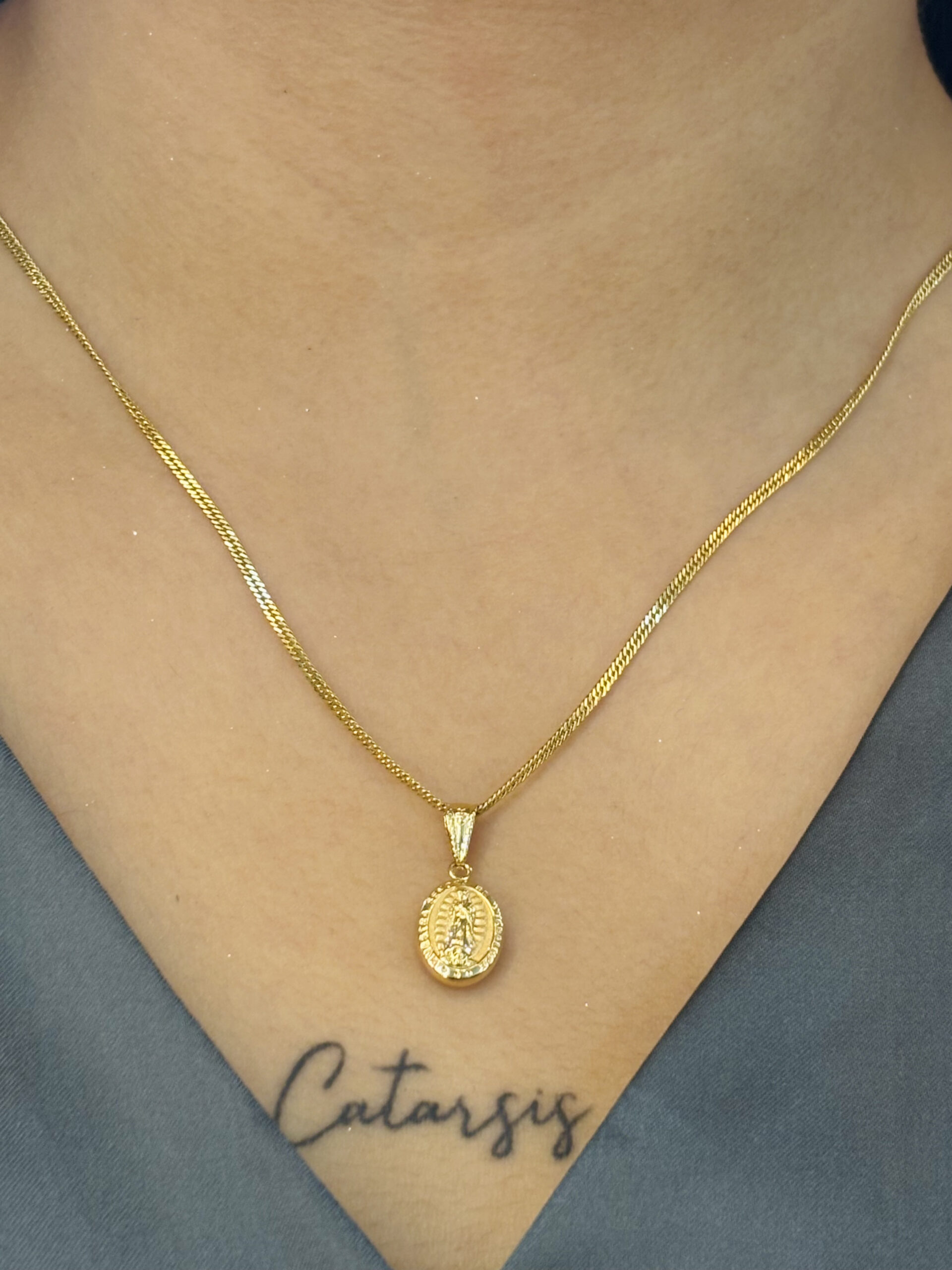 Cadena doble cubana de 50 cm con dije virgen Guadalupe