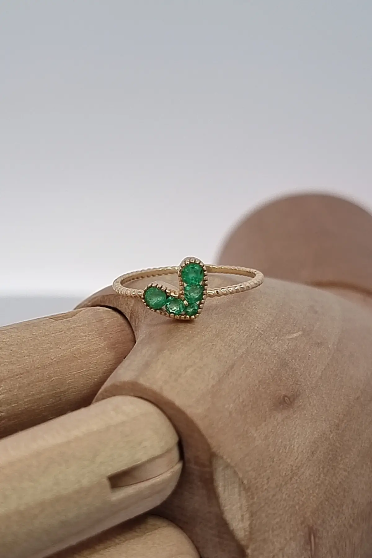 Anillo corazón esmeralda 0,25 CT