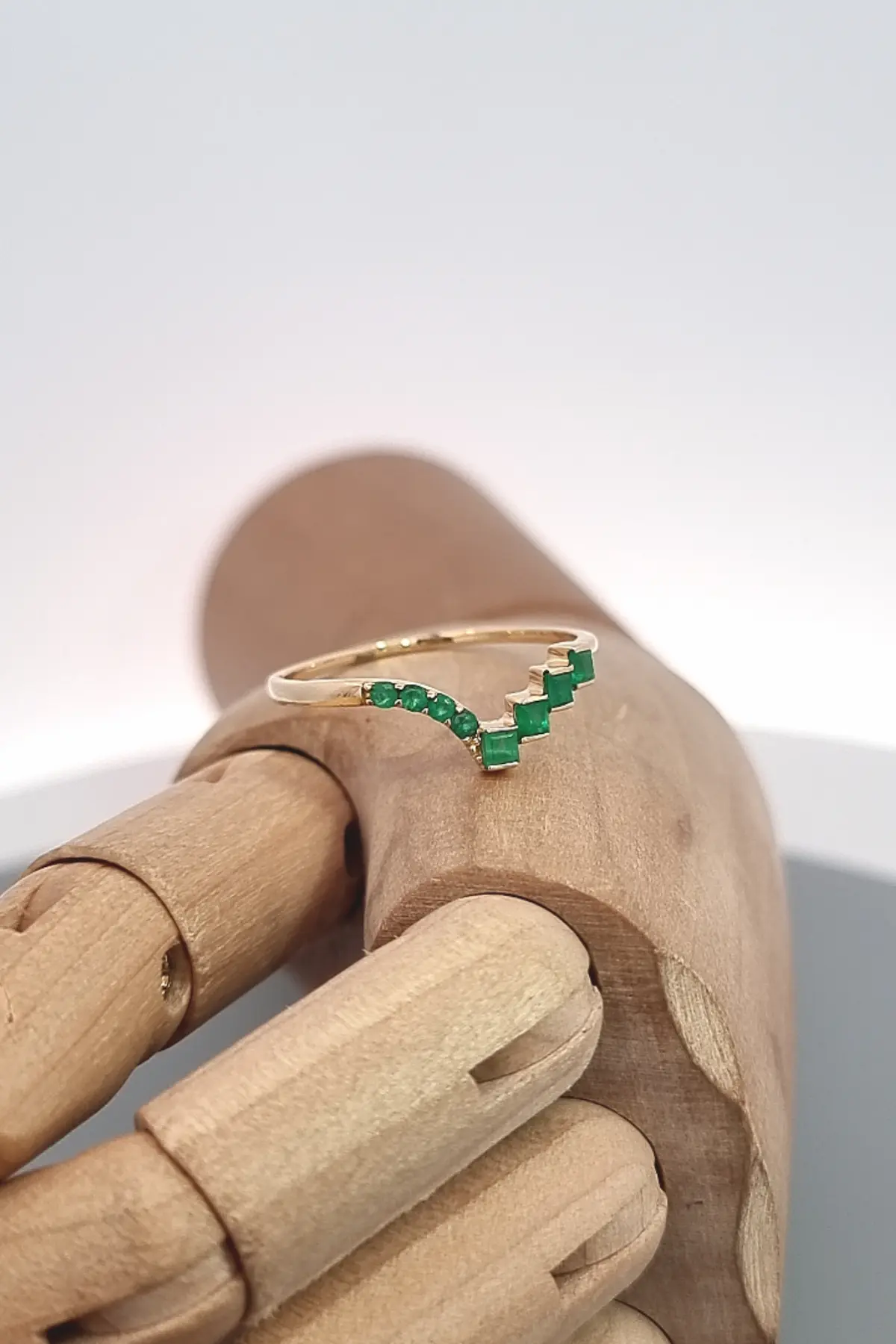 Anillo corona con 8 Esmeraldas 0,29 CT